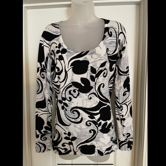 Red Sweaters - RED Sweater Pullover Size M